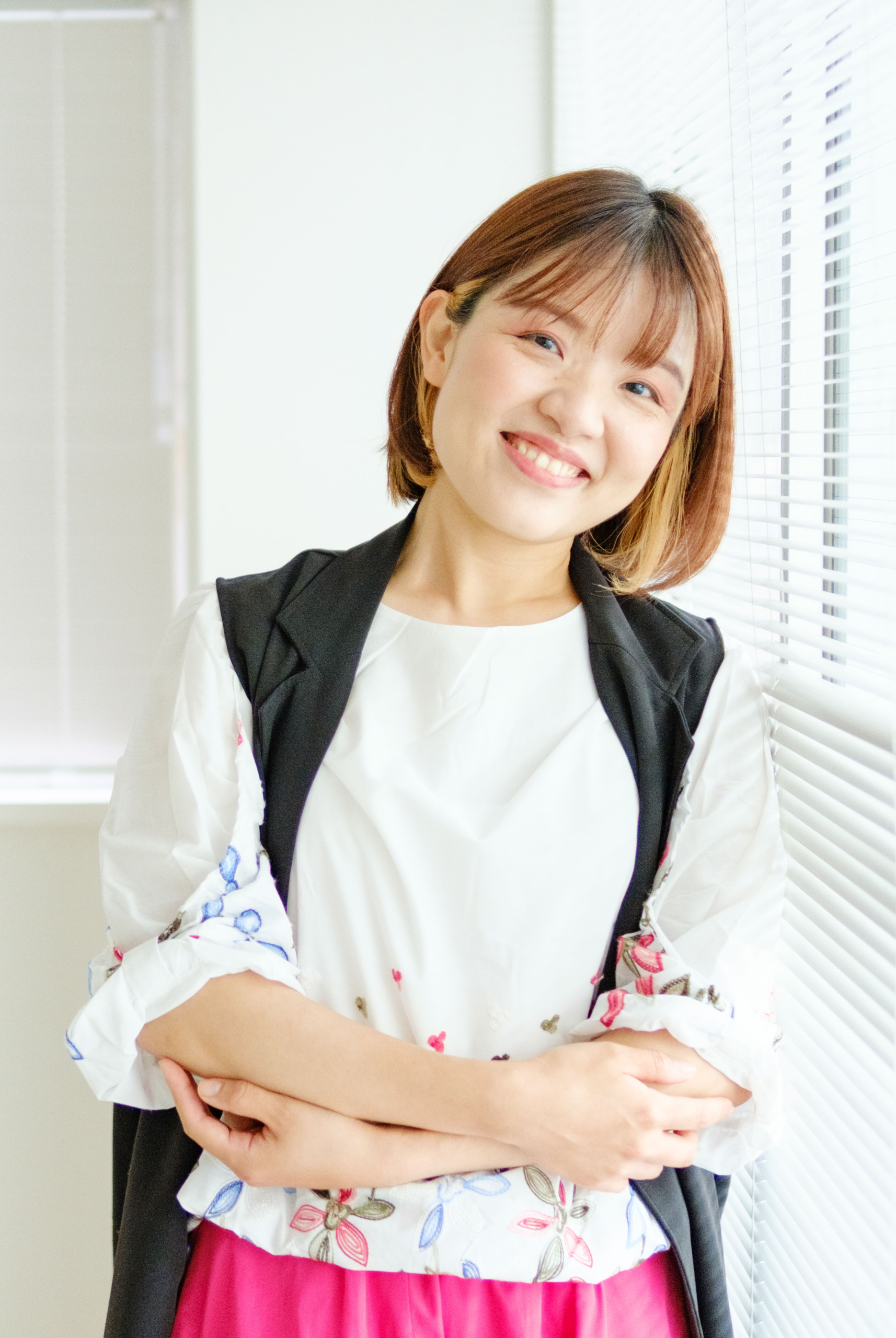 よこは　あきな